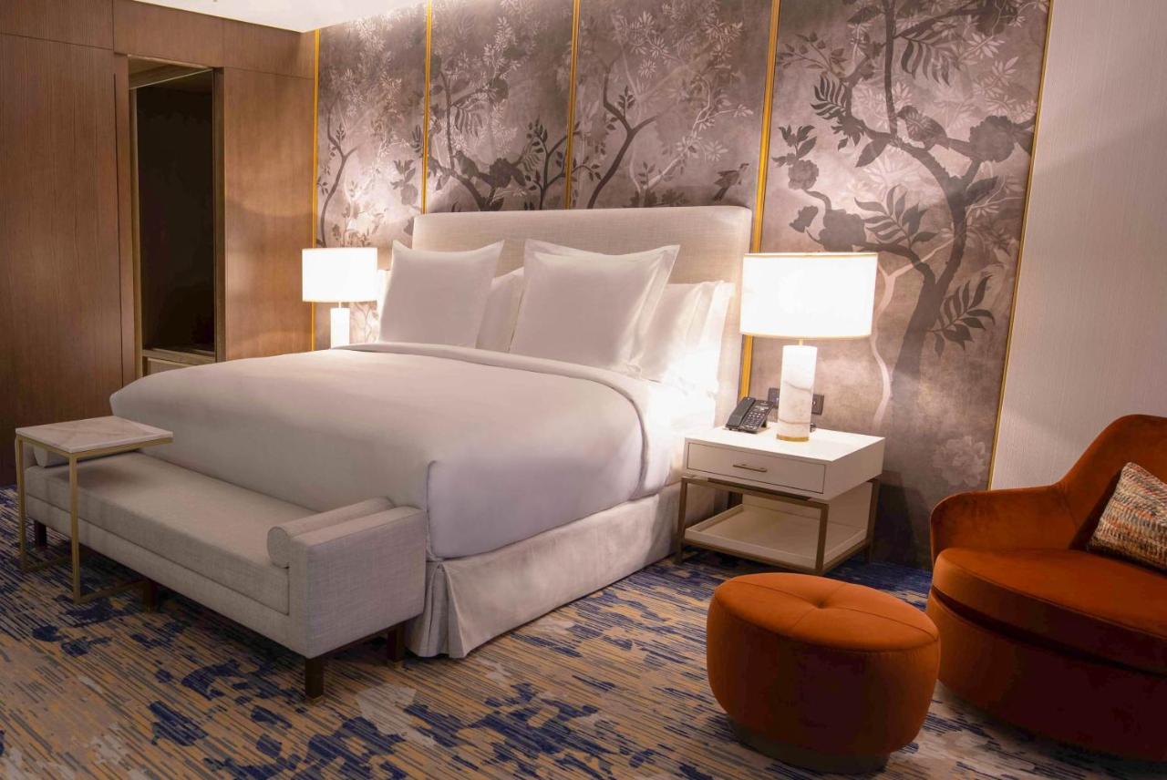 Jareed Hotel Riyadh Ngoại thất bức ảnh A guest room at the hotel