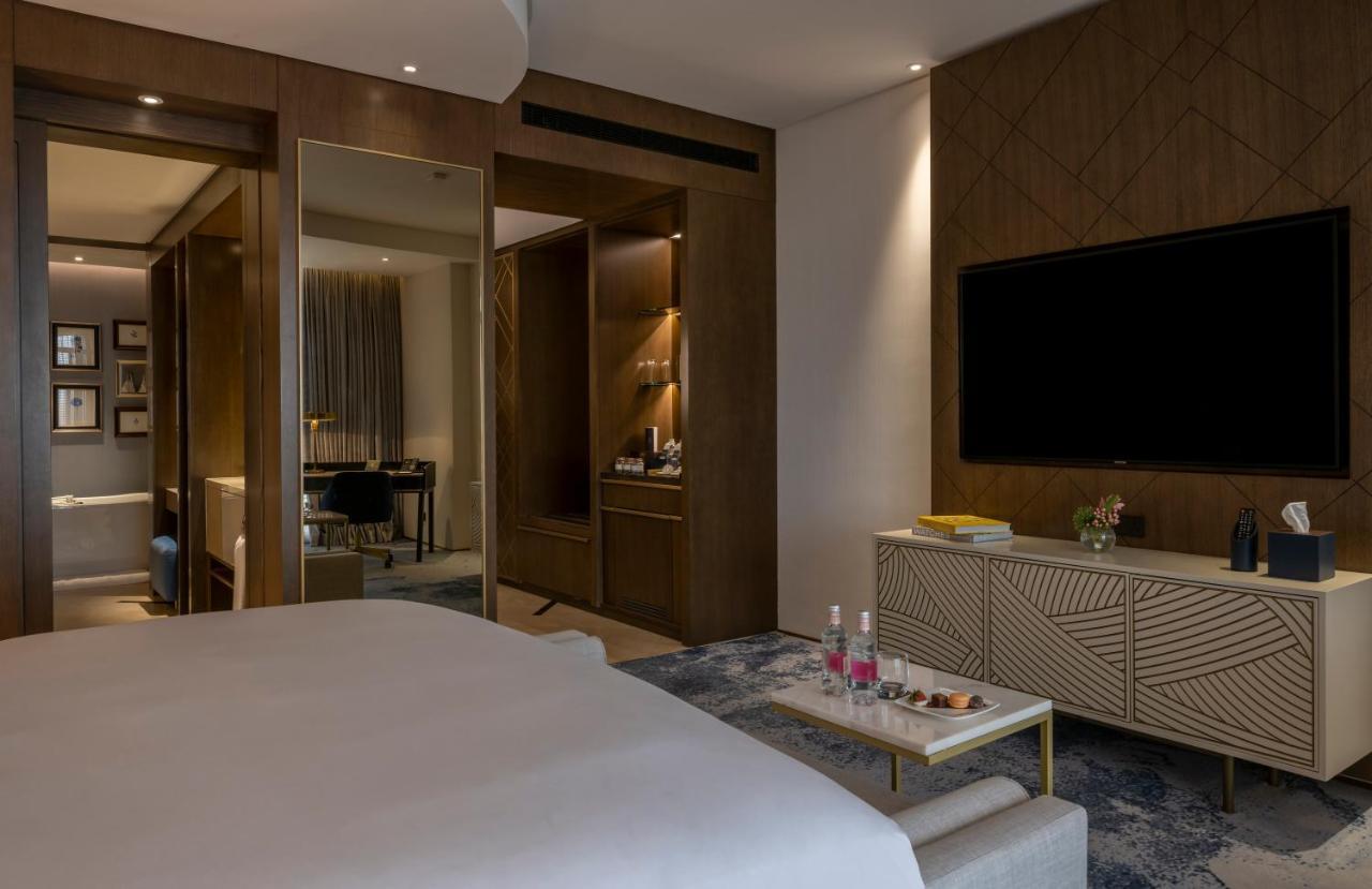 Jareed Hotel Riyadh Ngoại thất bức ảnh A guest room at the hotel