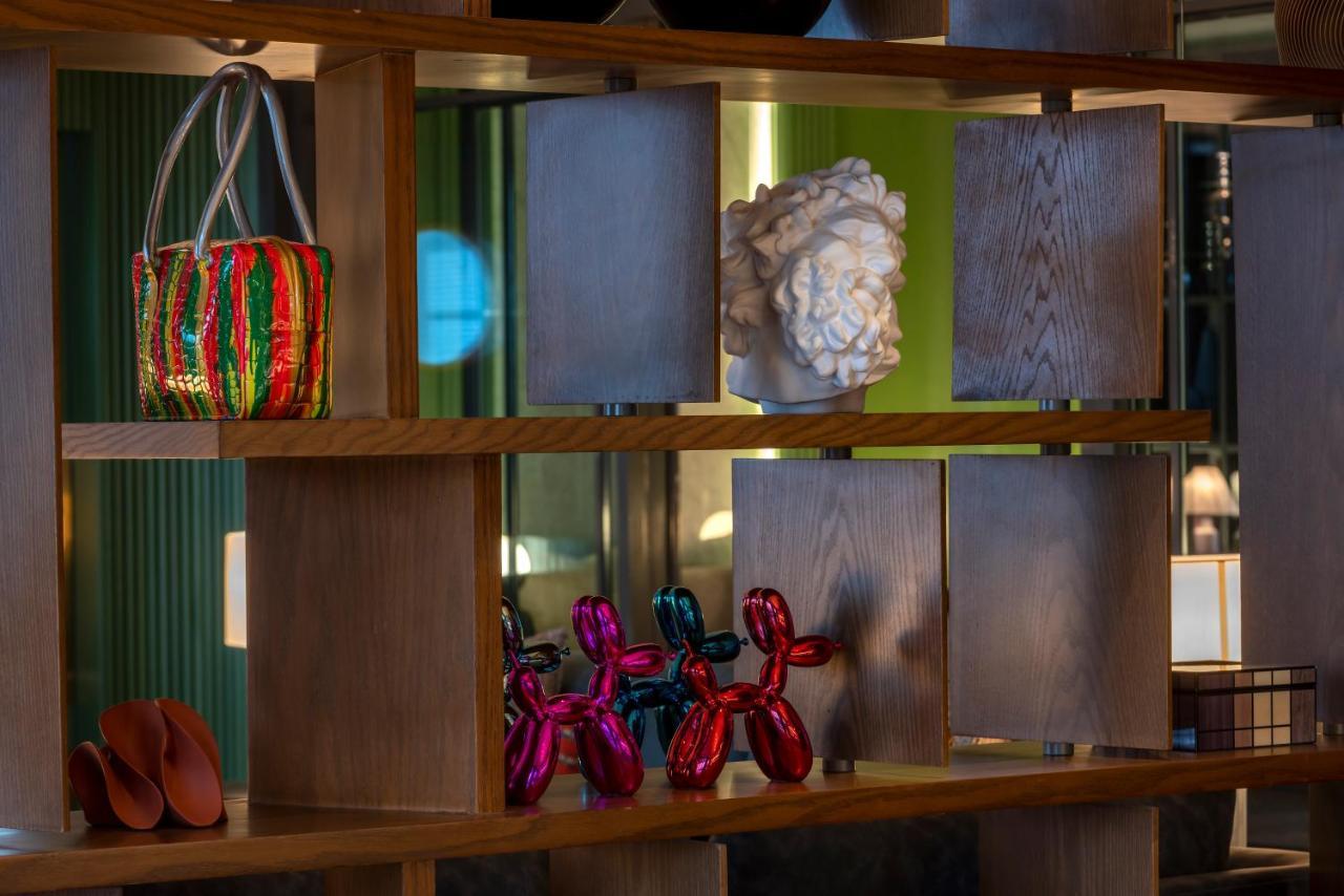 Jareed Hotel Riyadh Ngoại thất bức ảnh A balloon dog sculpture