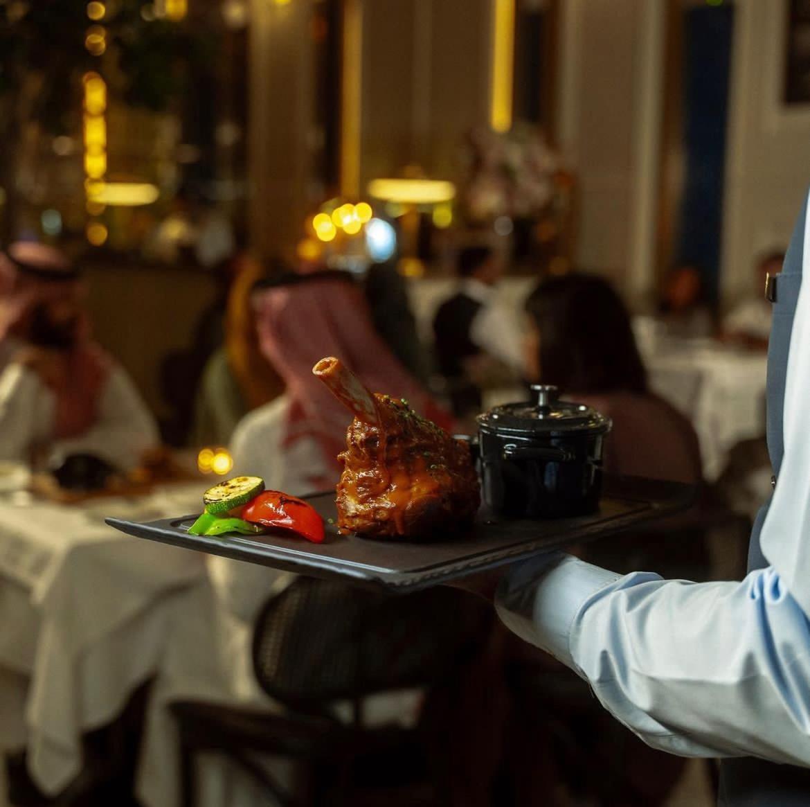 Jareed Hotel Riyadh Ngoại thất bức ảnh A waiter serving food